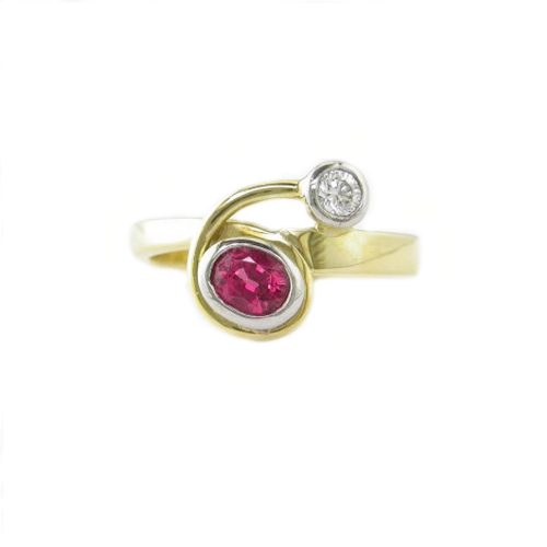 Rings 18ct. Yellow Gold Ring set with Spinel and Diamond