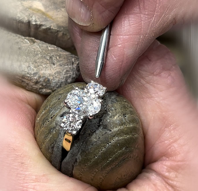 Engagement & Diamond Rings