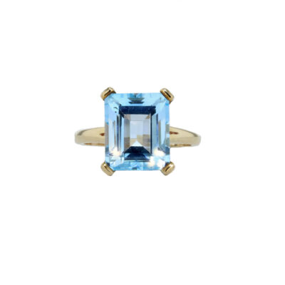 4.40ct Emerald-Cut Topaz Ring in 9ct Yellow Gold 4.40ct Emerald-Cut Topaz Ring in 9ct Yellow Gold